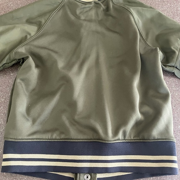 Youth M Under Armour Jacket - Picture 3 of 4